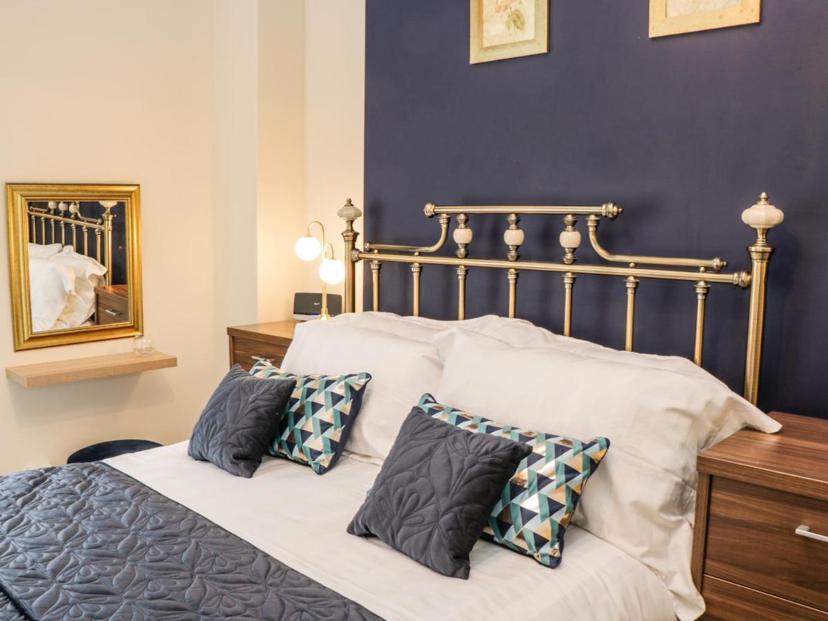 St Hilda'S Corner House Apartment Уитби Екстериор снимка